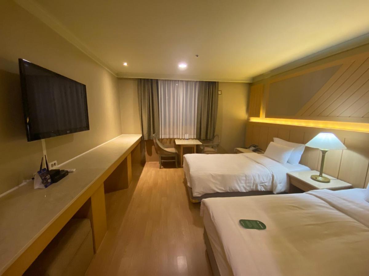 Hotel International Чханвон Экстерьер фото