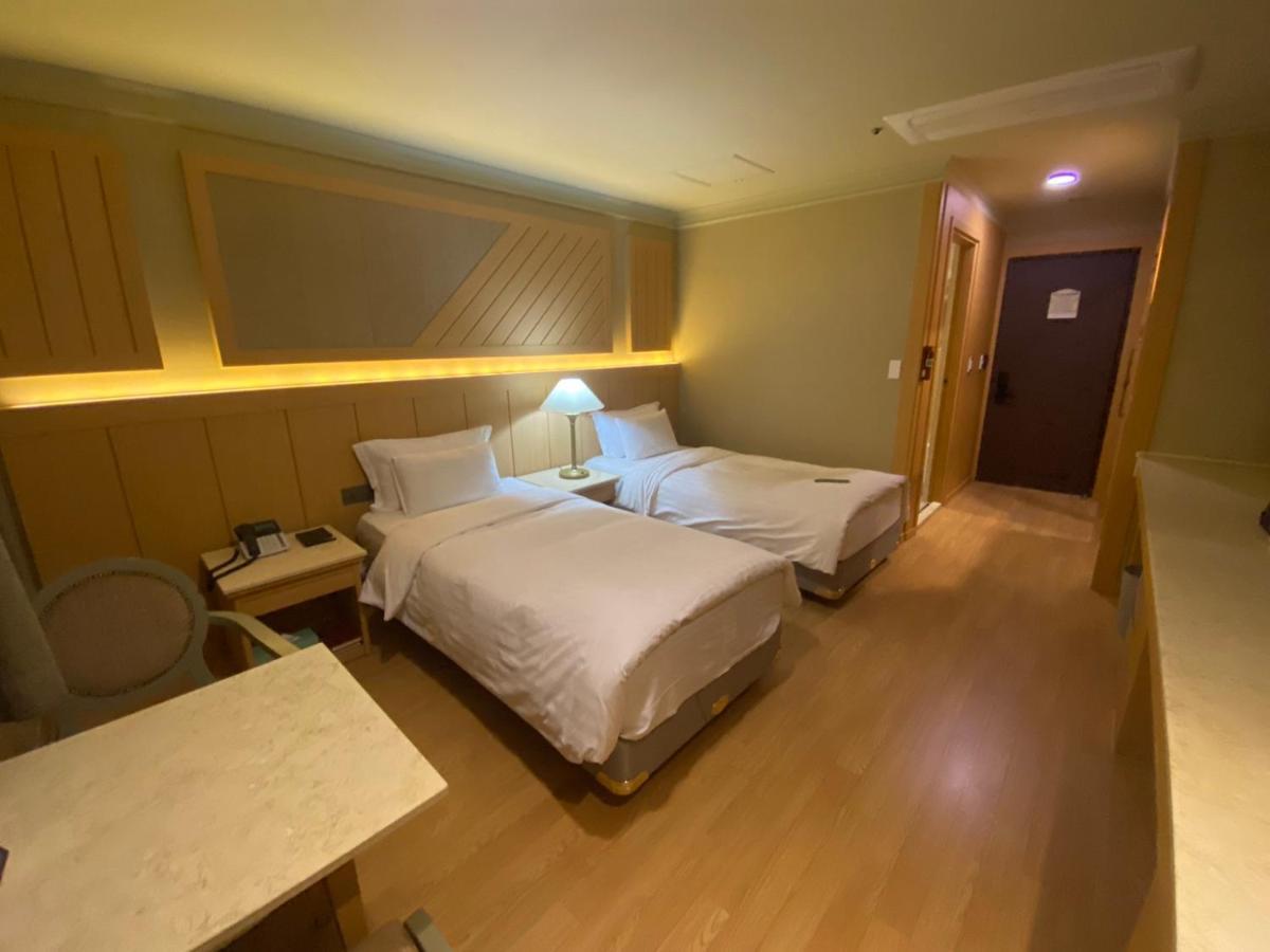 Hotel International Чханвон Экстерьер фото