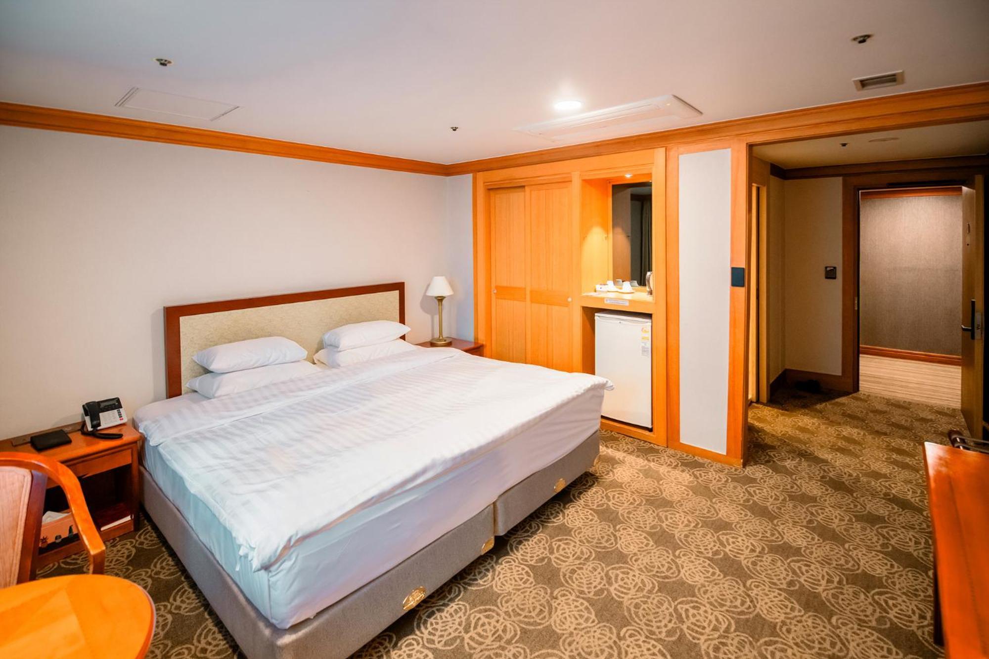 Hotel International Чханвон Экстерьер фото