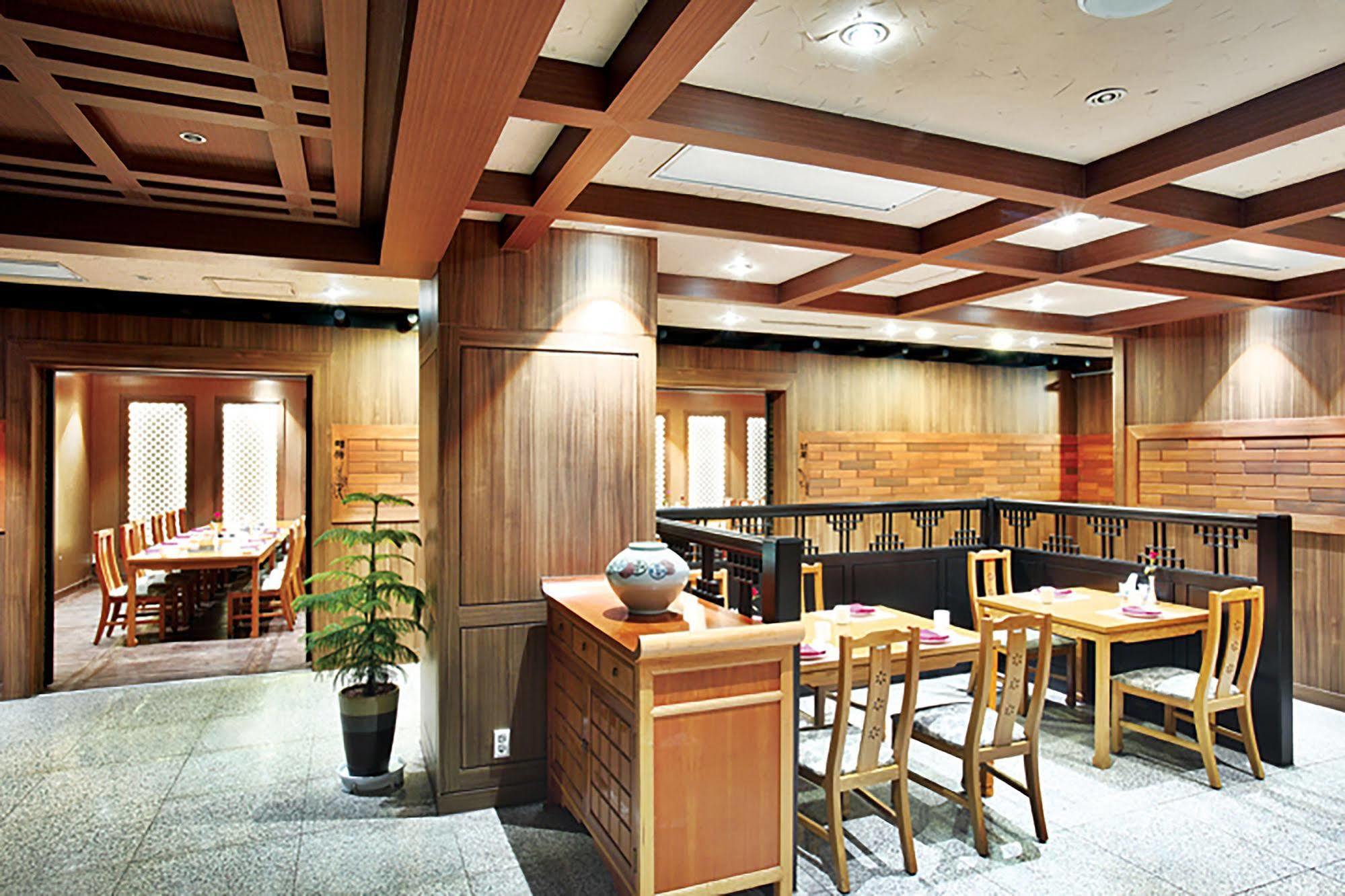 Hotel International Чханвон Экстерьер фото